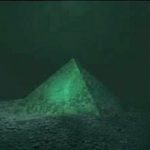 Imagem relacionada a Duas pirâmides gigantes encontradas no centro do Triângulo das Bermudas