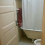 Imagem relacionada a Uma mão fantasma na banheira?