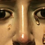 Imagem relacionada a Estátua da Virgem Maria chora lágrimas de óleo em Israel