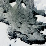 Imagem relacionada a Iceberg monstruoso da Antártida parte para o mar aberto