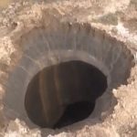 Imagem relacionada a Misterioso buraco gigante aparece na Sibéria