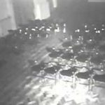 Imagem relacionada a Filmagem mostra cadeira se movendo em teatro assombrado