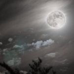 Imagem relacionada a Iniciativa busca artefatos alienígenas na Lua