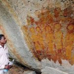 Imagem relacionada a OVNI e ET encontrados em pinturas rupestres na Índia