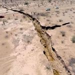 Imagem relacionada a Vídeo mostra enorme fenda no solo do México