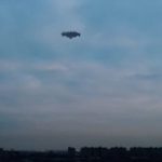 Imagem relacionada a OVNI pairando sobre Nova York