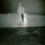 Imagem relacionada a Fotos da Marinha dos EUA mostram OVNIs sobre o Ártico em 1971