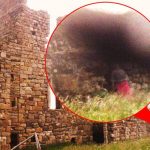 Imagem relacionada a Figura fantasmagórica fotografada em Castelo de Newark