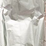 Imagem relacionada a Homem embrulha casa para afastar os alienígenas