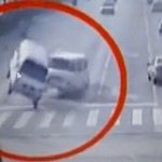 Imagem relacionada a Acidente faz carros levitarem na China