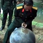 Imagem relacionada a Bolas gigantes de metal caem do céu sobre o Vietnã