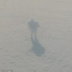 Imagem relacionada a Robô gigante fotografado por avião de passageiros