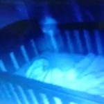 Imagem relacionada a Mãe filma fantasma no berço de seu bebê