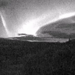 Imagem relacionada a OVNI gigante visto em câmera ao vivo na Noruega