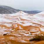Imagem relacionada a Fotógrafo registra neve cobrindo o deserto do Saara