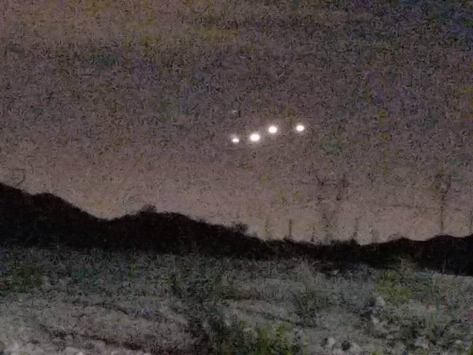 Imagem relacionada a Frota de OVNIs avistados em Goodyear, EUA