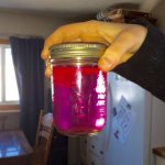 Imagem relacionada a Água de cidade canadense fica com a cor rosa