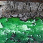 Imagem relacionada a Rio na Espanha fica com a cor verde brilhante