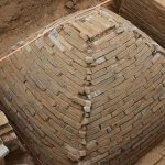 Imagem relacionada a Túmulo em forma de pirâmide é descoberto na China