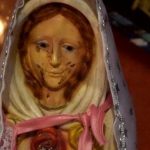 Imagem relacionada a Estátua da Virgem Maria "chora lágrimas de sangue"