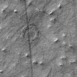 Imagem relacionada a Nasa fotografa círculo misterioso em Marte