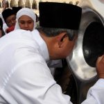 Imagem relacionada a Pedra preta de Caaba: uma pedra sagrada do espaço exterior?