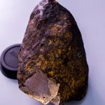 Imagem relacionada a Novo mineral descoberto dentro de meteorito
