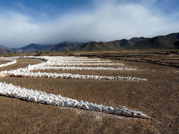 Imagem relacionada a Homem construiu aeroporto para OVNIs na Argentina