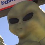 Imagem relacionada a Roswell ganha uma estátua de alienígena