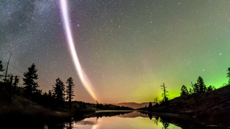 Imagem relacionada a Misterioso brilho no céu 'Steve' foi finalmente resolvido