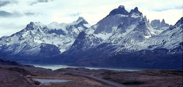 Imagem relacionada a Pináculos de gelo sugerem potencial de vida em Plutão