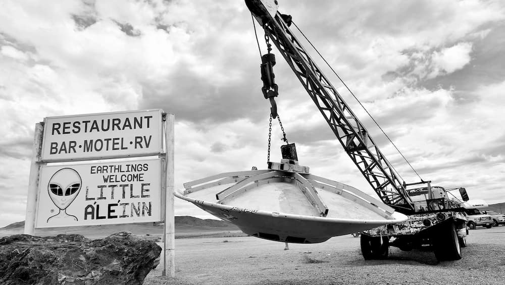 Imagem relacionada a Governo está encobrindo os OVNIs, diz pesquisa nos EUA