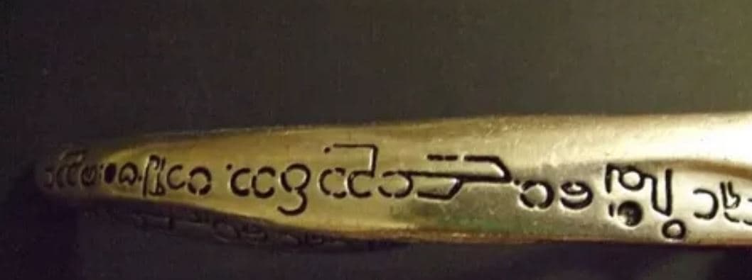 Imagem relacionada a Mulher afirma ter encontrado um 'artefato alienígena'