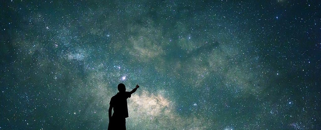 Imagem relacionada a Nova pesquisa desafia o modelo cosmológico estabelecido: o universo pode ter o dobro da idade