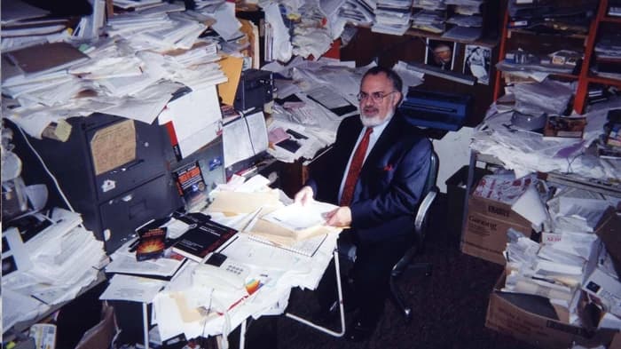Imagem relacionada a Arquivos ufológicos de Stanton Friedman serão catalogados