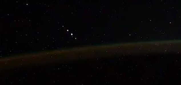 Imagem relacionada a Cosmonauta russo filma 5 'OVNIs' do espaço