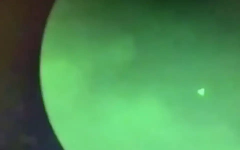 Imagem relacionada a Pentágono diz que OVNI triangular sobre navio de guerra da Marinha dos EUA é genuíno