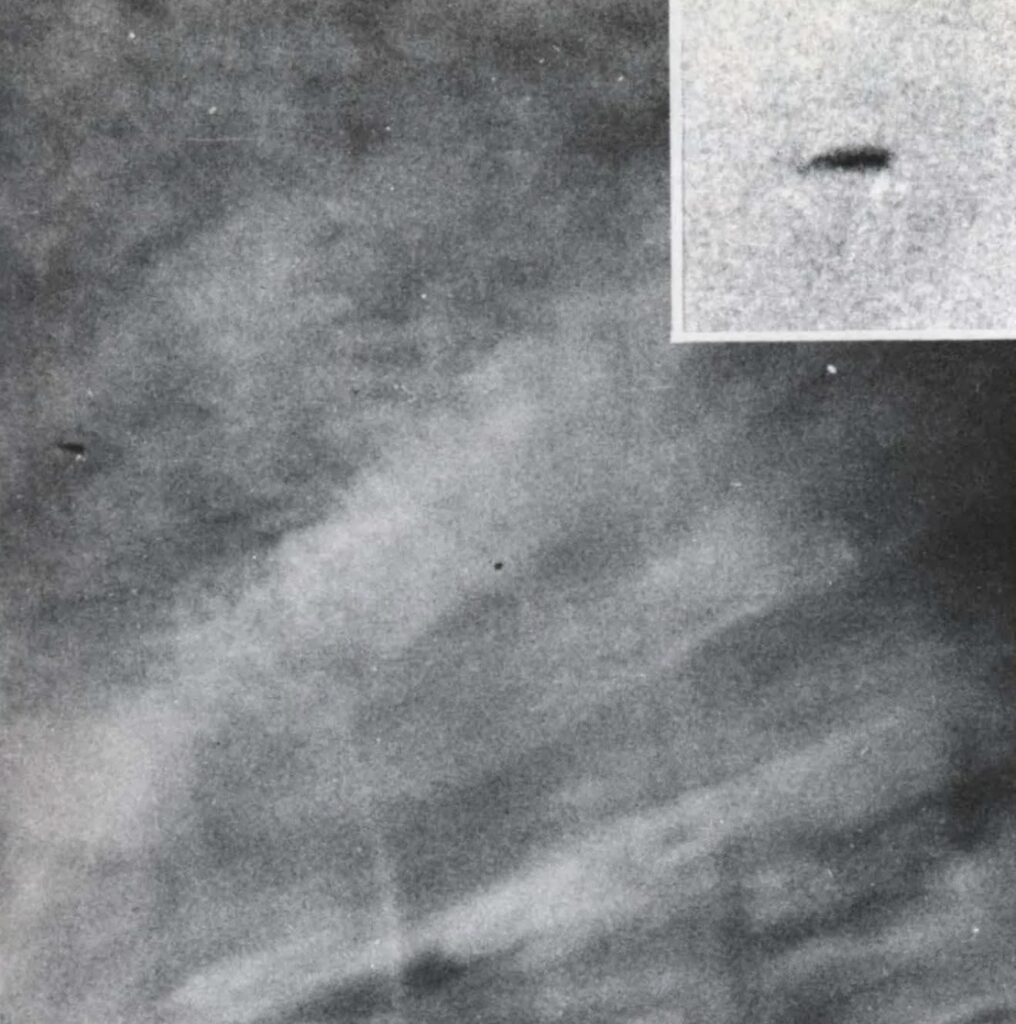 Imagem relacionada a Fotografias de OVNIs inexplicáveis de um garoto de 14 anos em 1973
