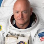 Imagem relacionada a Scott Kelly, astronauta da NASA, relata avistamento de objeto estranho durante voo