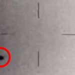 Imagem relacionada a Novo vídeo da Marinha dos EUA mostra UFOs "Tic-Tac" surgindo do oceano