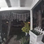 Imagem relacionada a Mistério em Compton: câmera de portaria captura figura estranha que parece "alienígena"