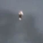 Imagem relacionada a Mistério nos céus de Pembroke: Mulher filma objeto estranho e vídeo intriga a internet